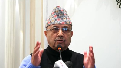  संसद्मा प्रभावकारी भूमिका निर्वाह गर्न आफ्ना सांसदहरुलाई खड्काको निर्देशन 